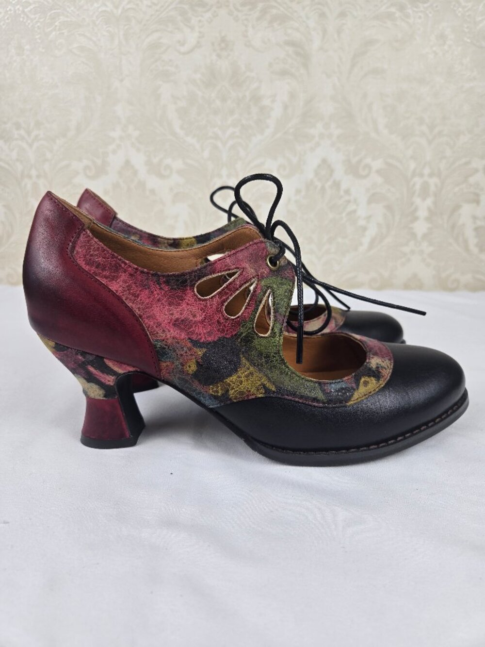 L'Artiste by Spring Step Kallandra Size 40 (US 9) Hand Painted Leather Heels